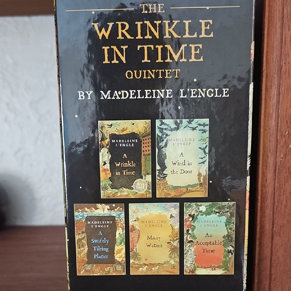 Wrinkle In Time Book Set - Picture 3 of 10